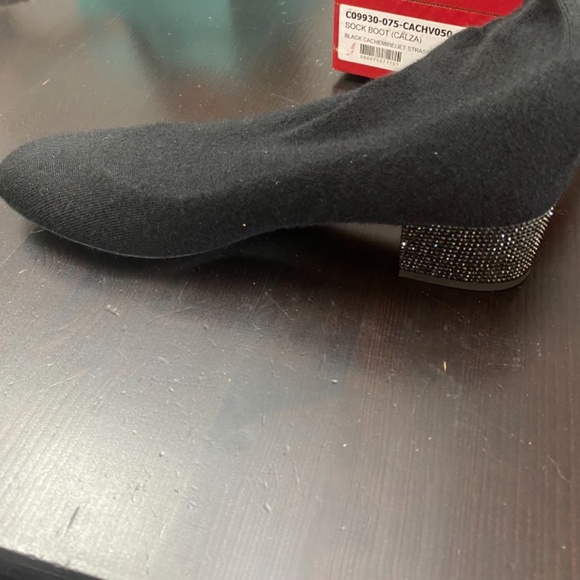 New in Box 100% AUTH Rene Caovilla Black Cashmere Boots w/stunning crystal heels - Picture 4 of 6